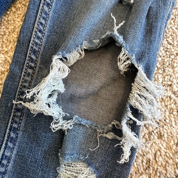 Hollister Distressed Medium Wash Midrise Ripped Skinny Jeans - Picture 7 of 7